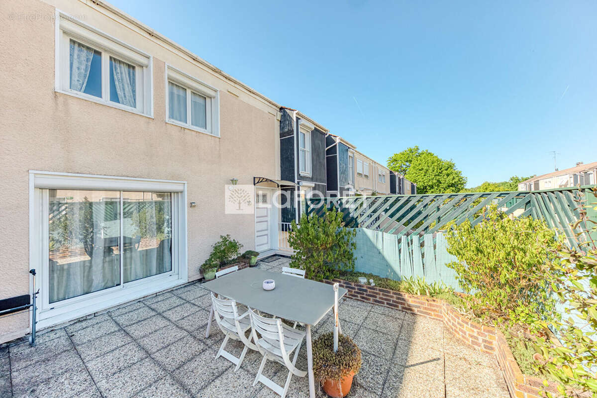 Appartement à EMERAINVILLE