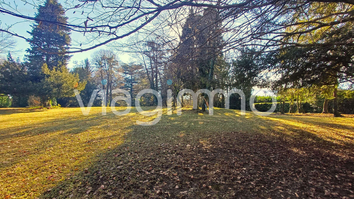 Appartement à MEYLAN