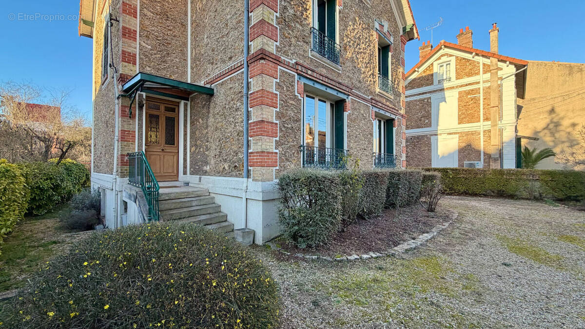 Maison à CORBEIL-ESSONNES