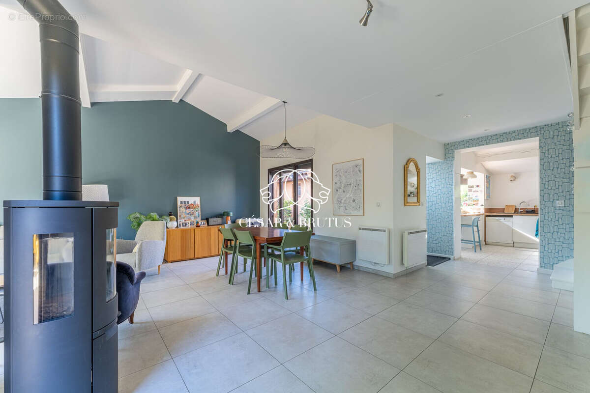 Maison 122 m² à Rillieux-La-Pape  - photo 5