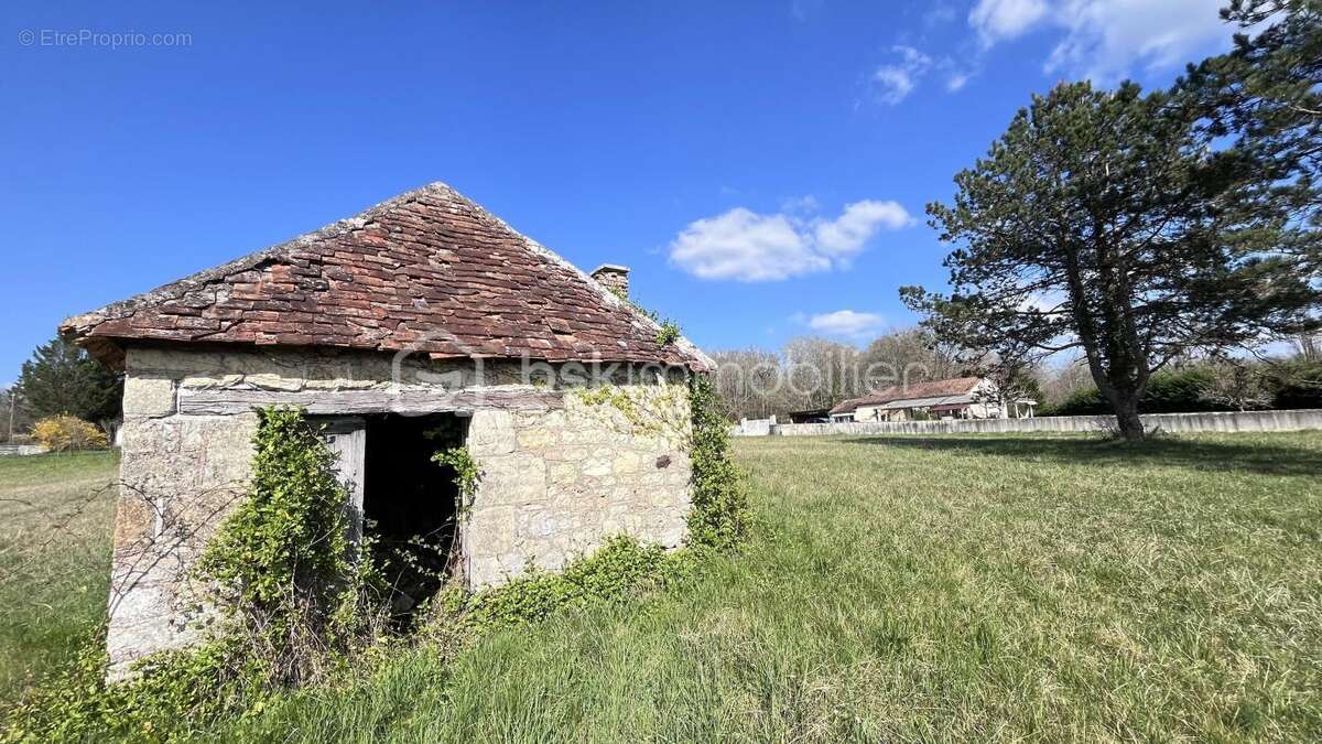 Terrain à HAUTEFORT