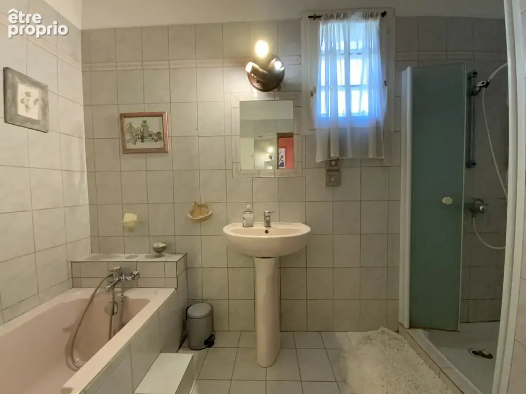 Villa de plain pied en position dominante avec vue . - photo 9