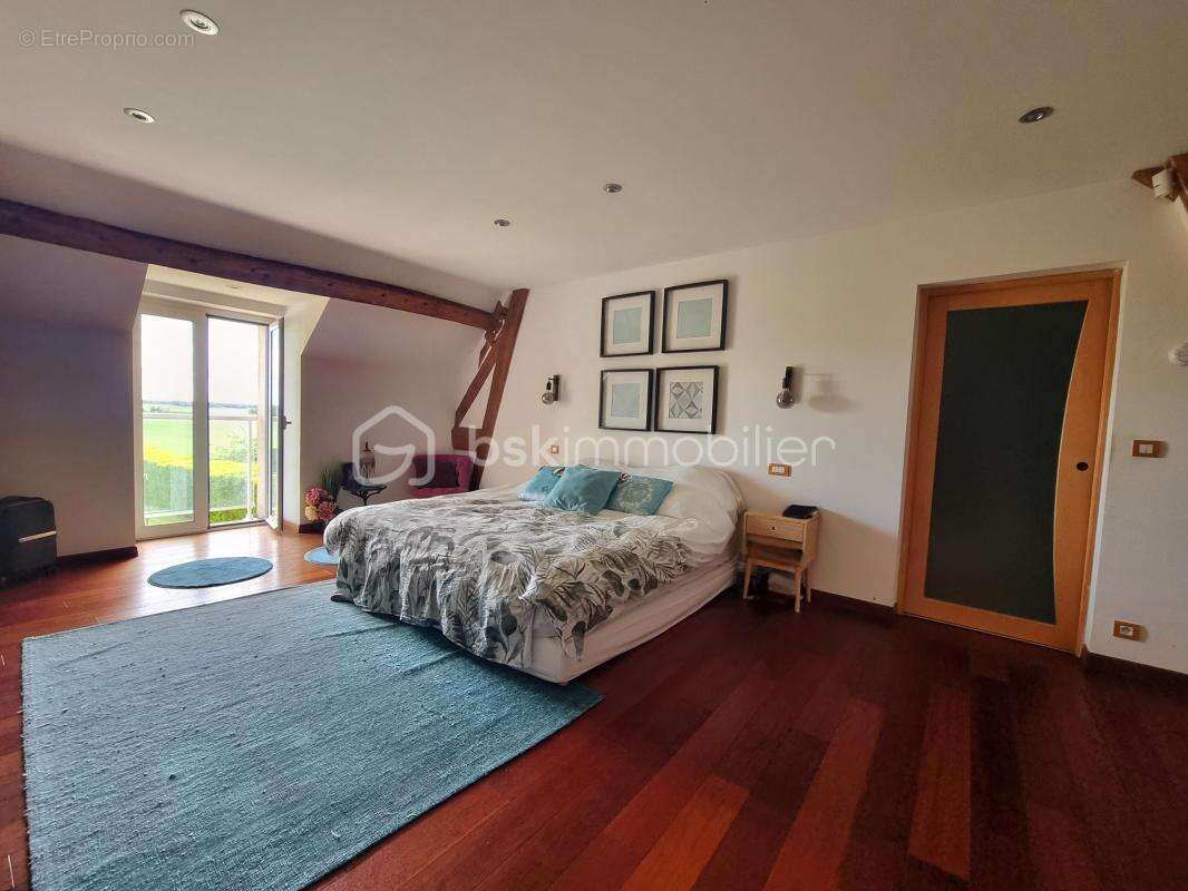 Charmante maison en pierre, 8 pièces, 4 chambres, garage, annexes, piscine !!! - photo 15