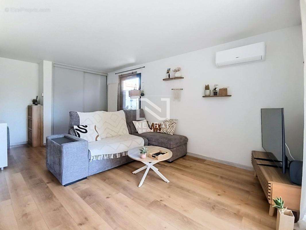 T2 + garage frejus - photo 2