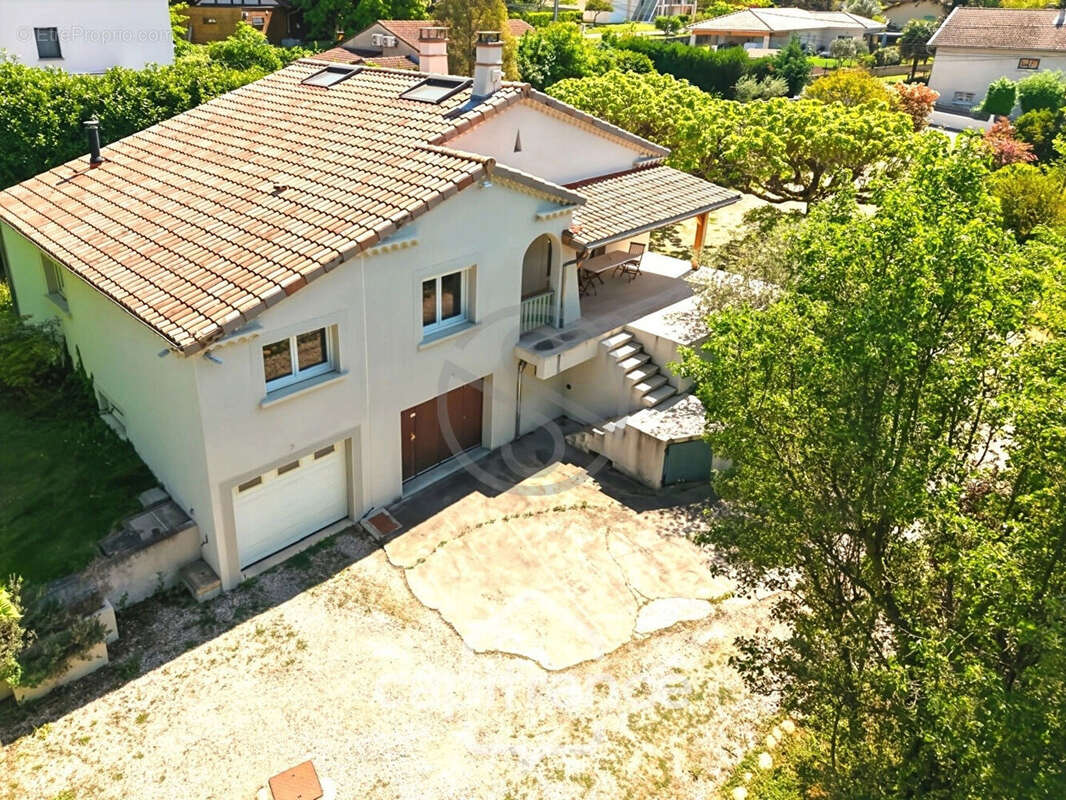 Maison à SALAISE-SUR-SANNE