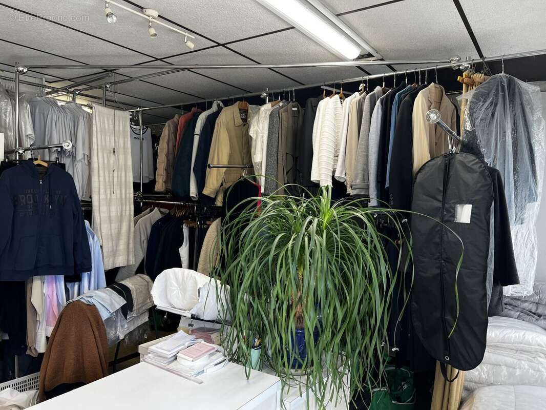 Commerce à SERRES-CASTET