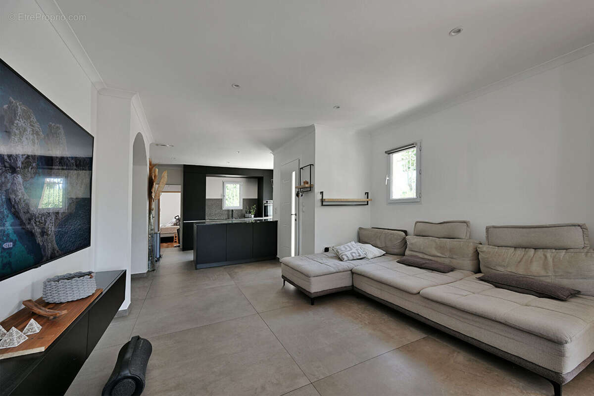 Villa Nages Et Solorgues 5 pièces 113 m2-1628 m2 + garage et piscine - photo 9