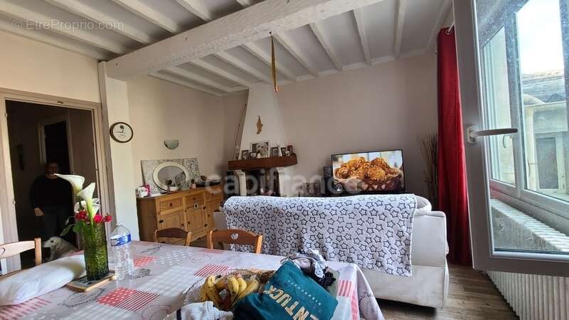 Dpt Charente Maritime (17), à vendre SAINT JEAN D'ANGELY maison P6 loué commerce, habitation et jardin - photo 2