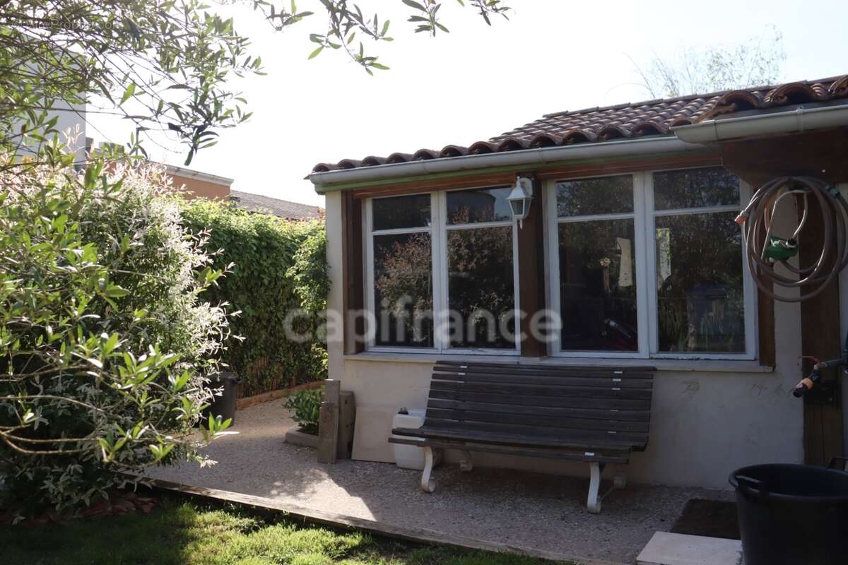 Maison de 116 m² - 4 chambres - proche services à pieds - garage -piscine - photo 6