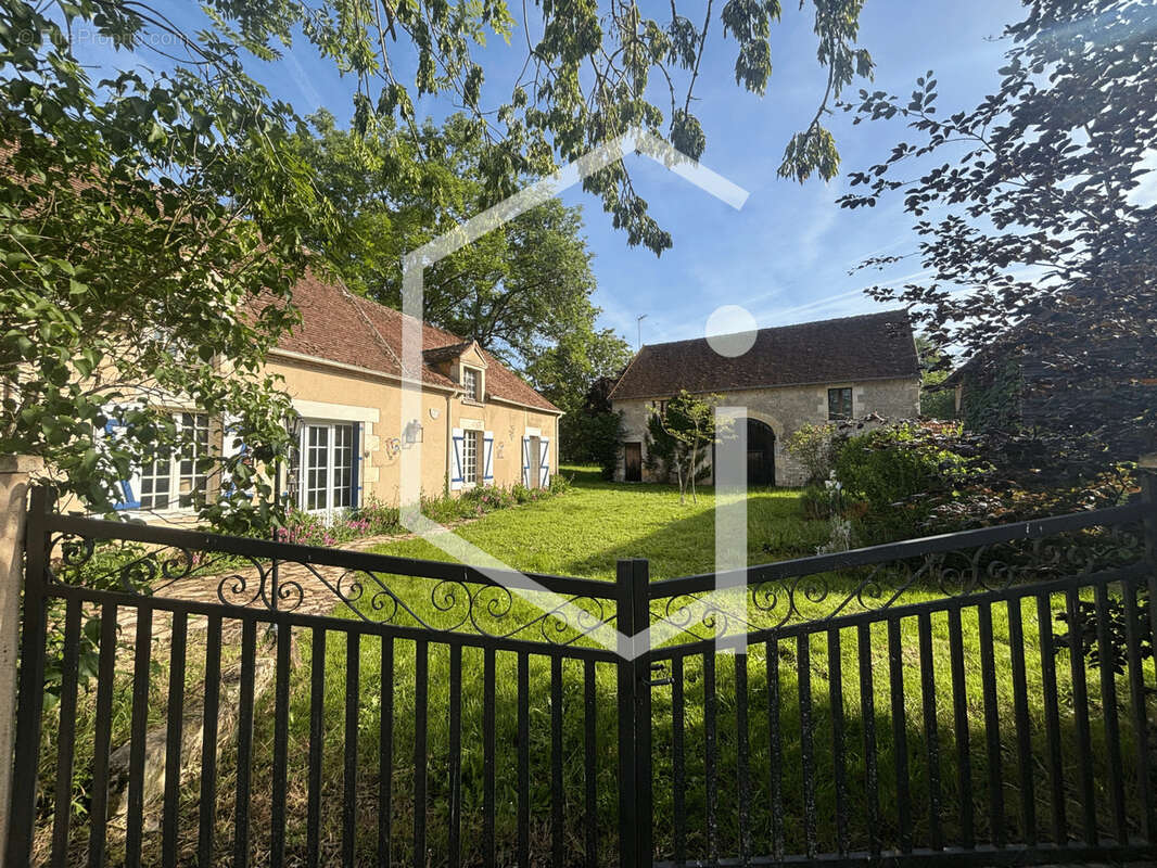 Maison à SURY-PRES-LERE
