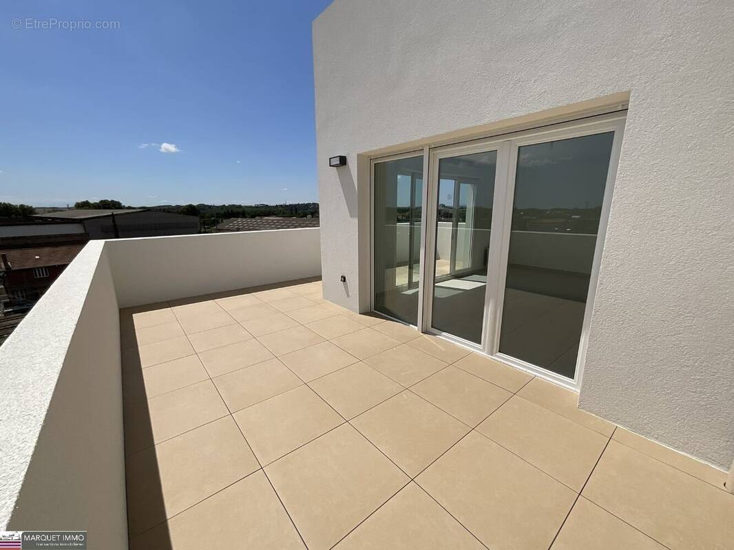 APT T3 offrant 64 m² avec terrasse 23 m² et parking au 5° étage avec ascenseur... - photo 2