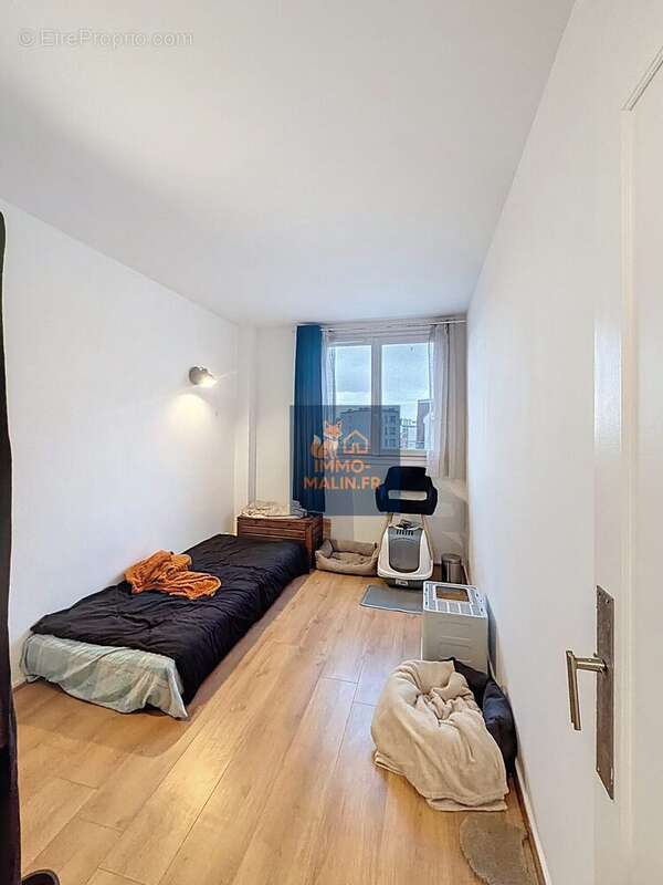 Chambre 1 - Appartement à AULNAY-SOUS-BOIS