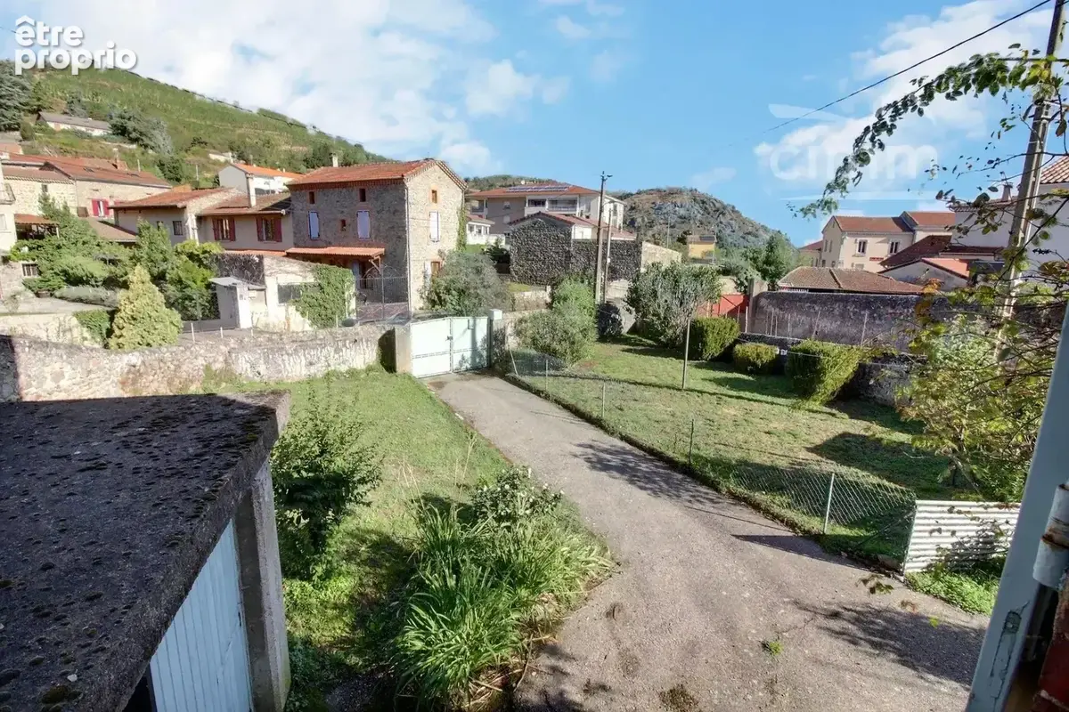 Maison de village en pierre à rénover - photo 3
