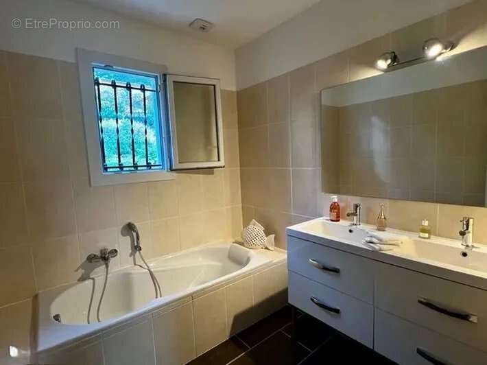 Maison à BORMES-LES-MIMOSAS