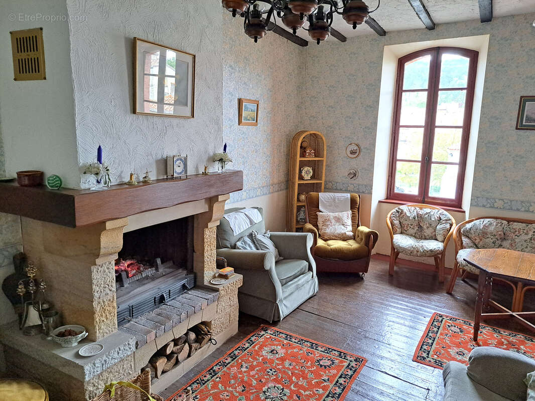 Grande maison familiale avec jardin, garage et dépendances - photo 3