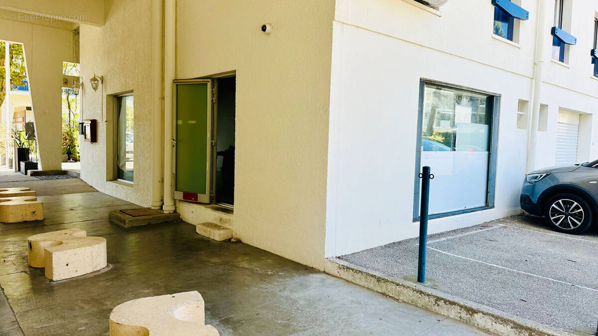 Commerce à LA GRANDE-MOTTE