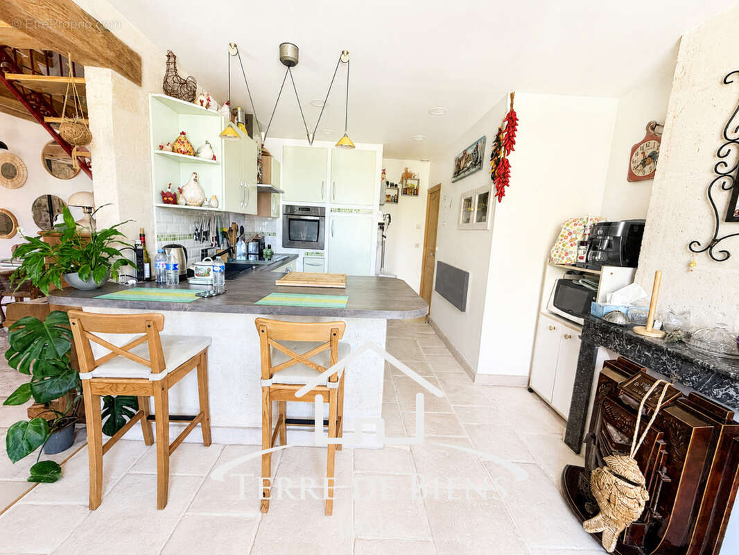 Maison de Caractère avec dépendances et jardin - photo 2