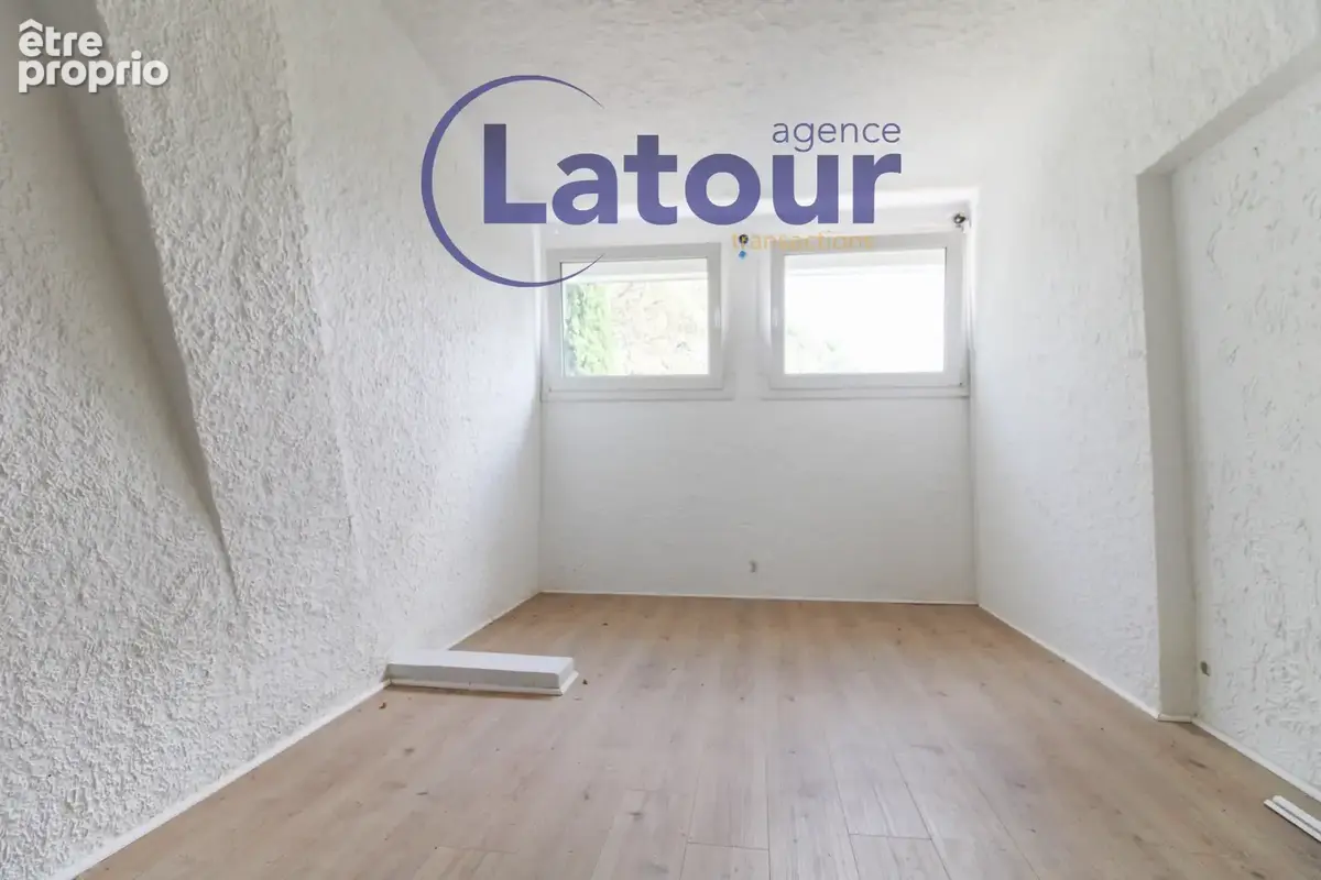 Beau pavillon avec sous-sol de 7 pieces sur 875 m2 de terrain. - photo 9