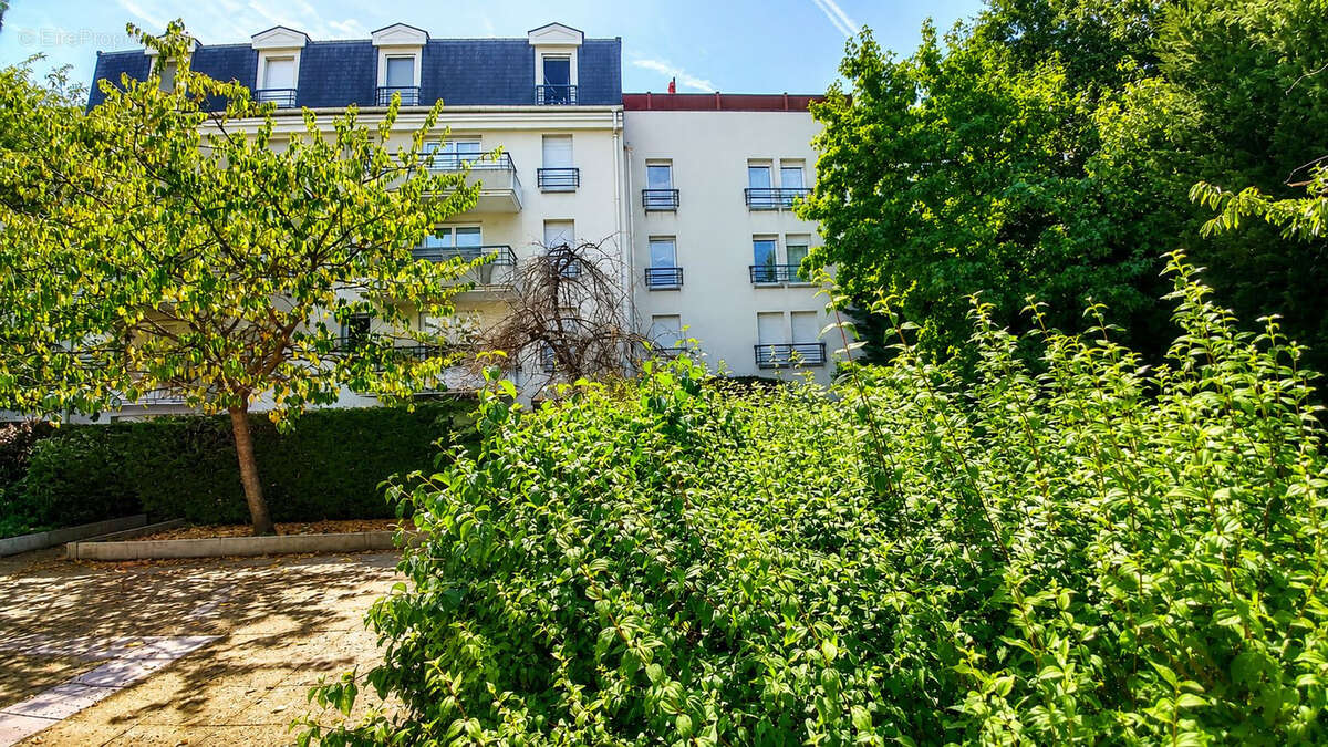 Bel appartement  de 4 pièces en centre ville avec balcon, box et cave - photo 17