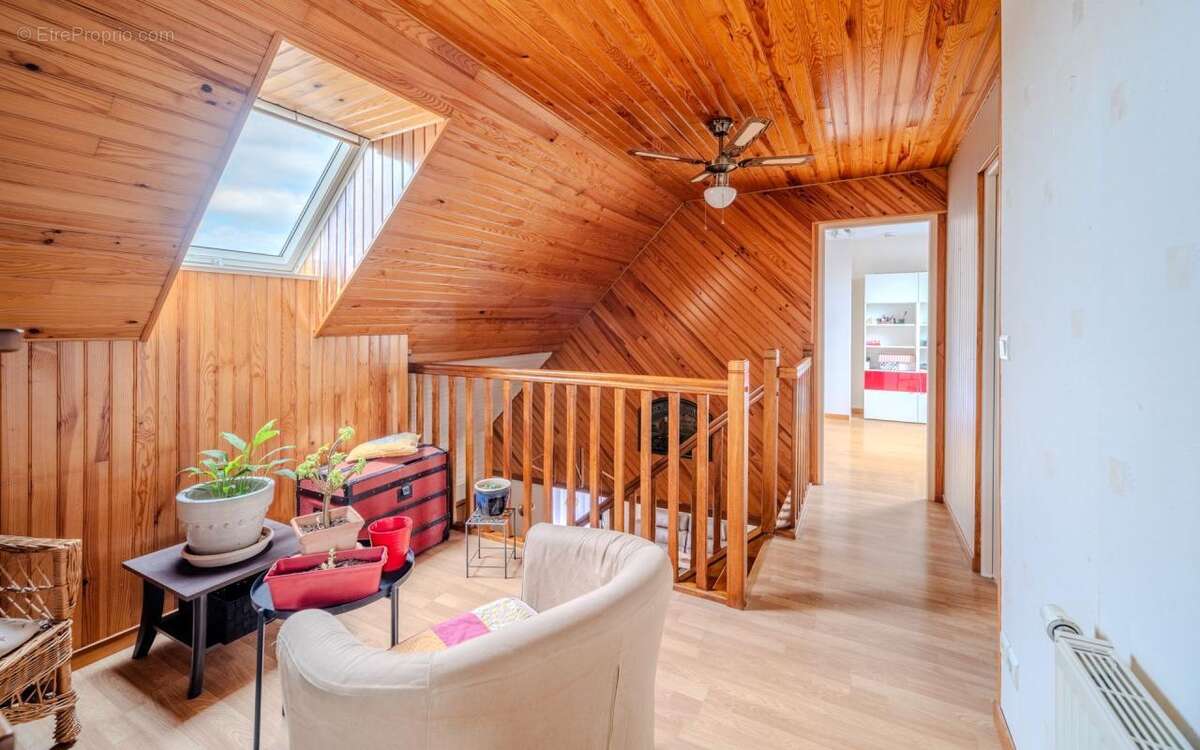 Maison à VELAINE-EN-HAYE