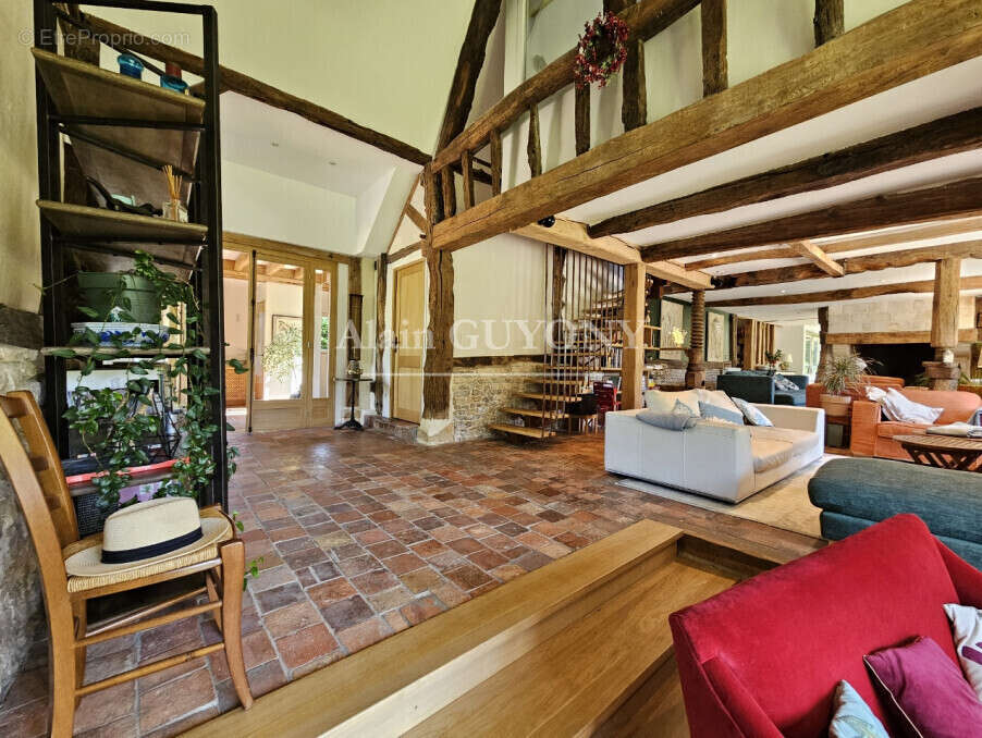 Maison à PONT-L&#039;EVEQUE