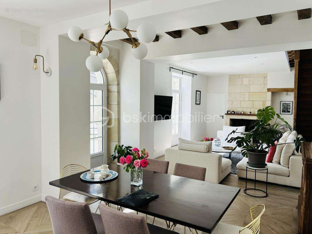 Maison à AZAY-LE-RIDEAU