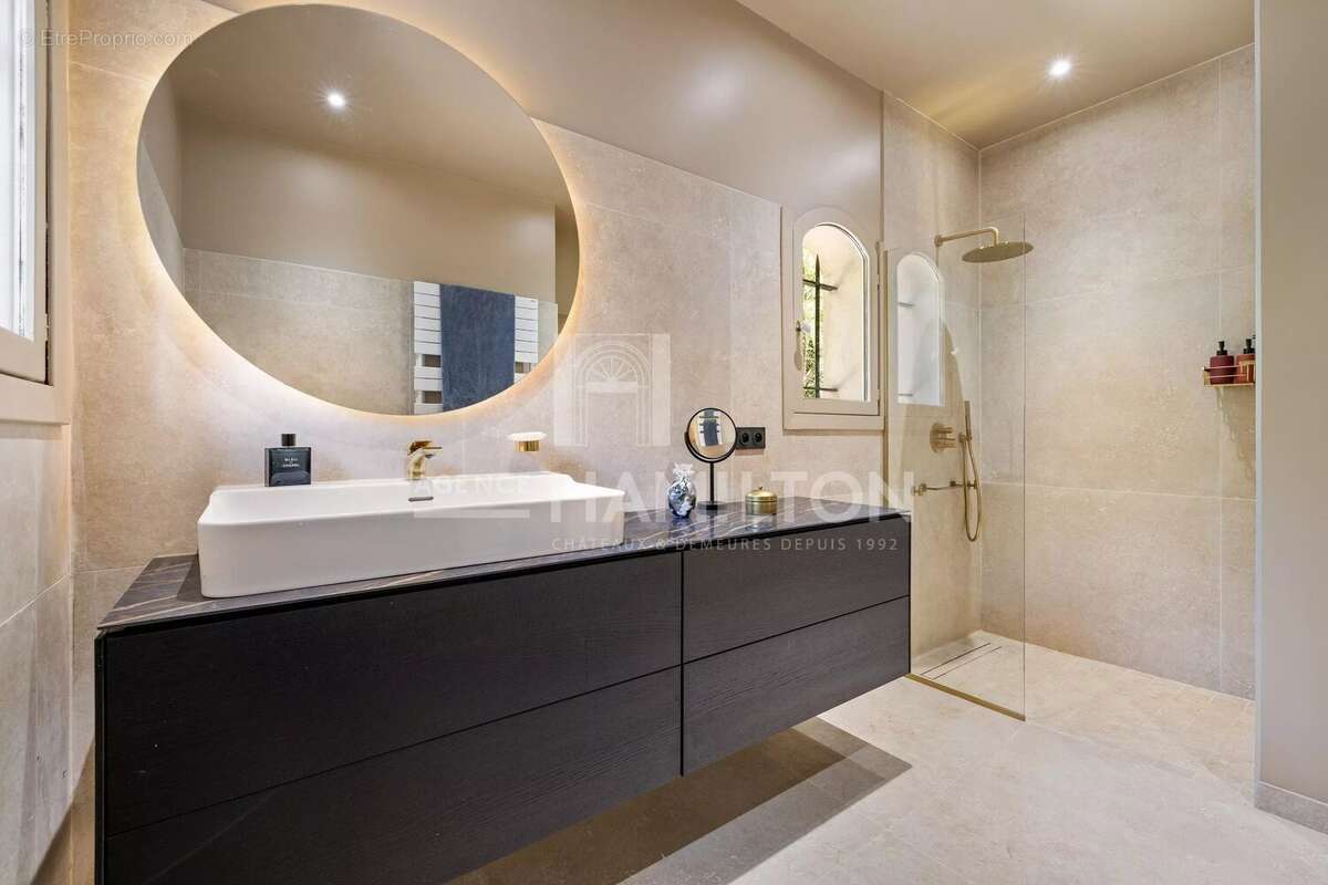 Magnifique villa de plain-pied avec piscine proche de Valbonne - photo 10