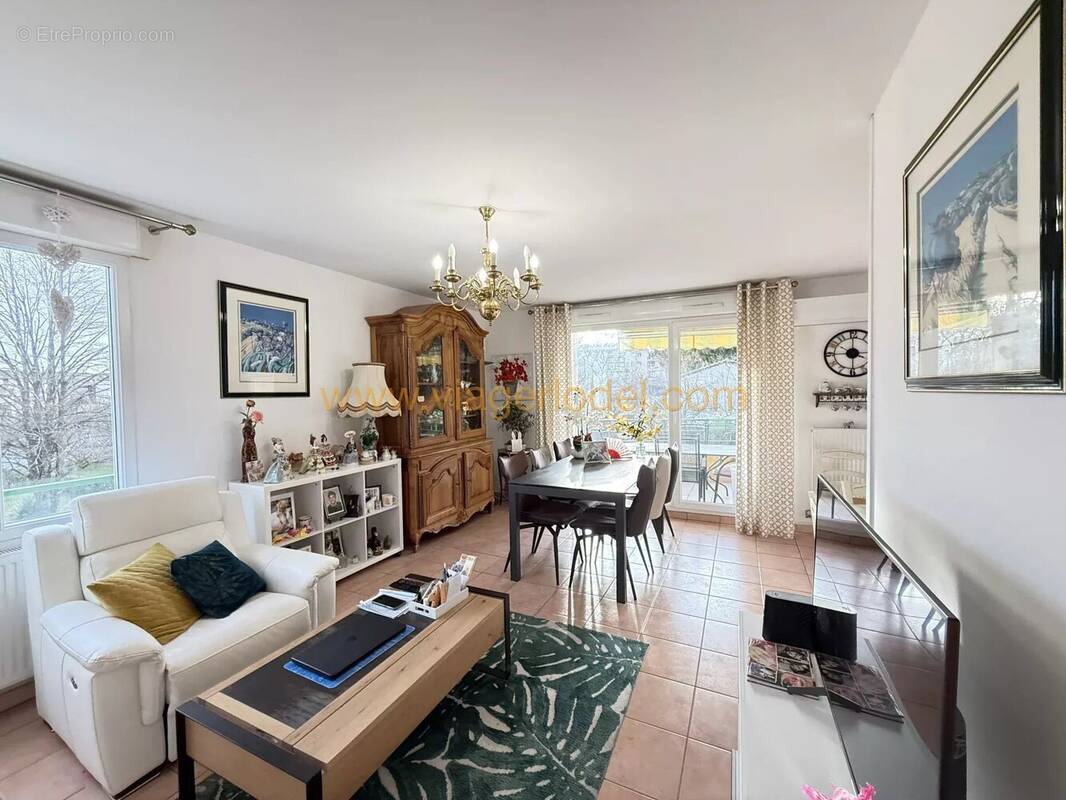 Appartement à MIRIBEL