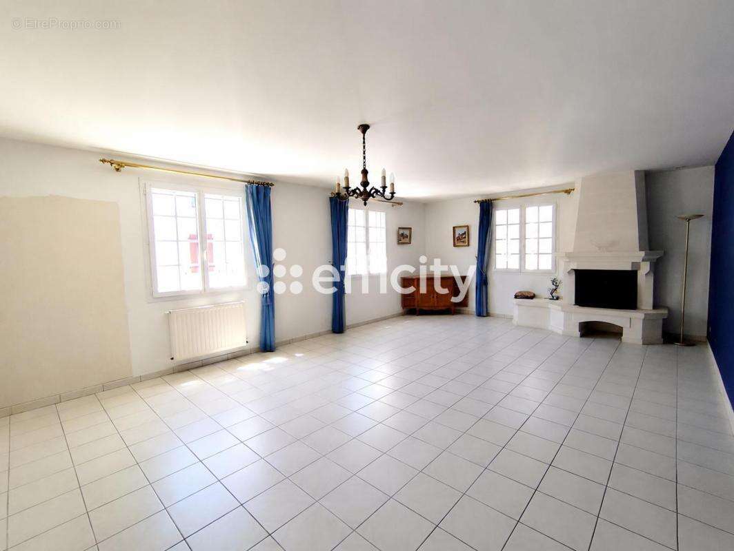 Maison 102 m² à Baignes-Sainte-Radegonde  - photo 2