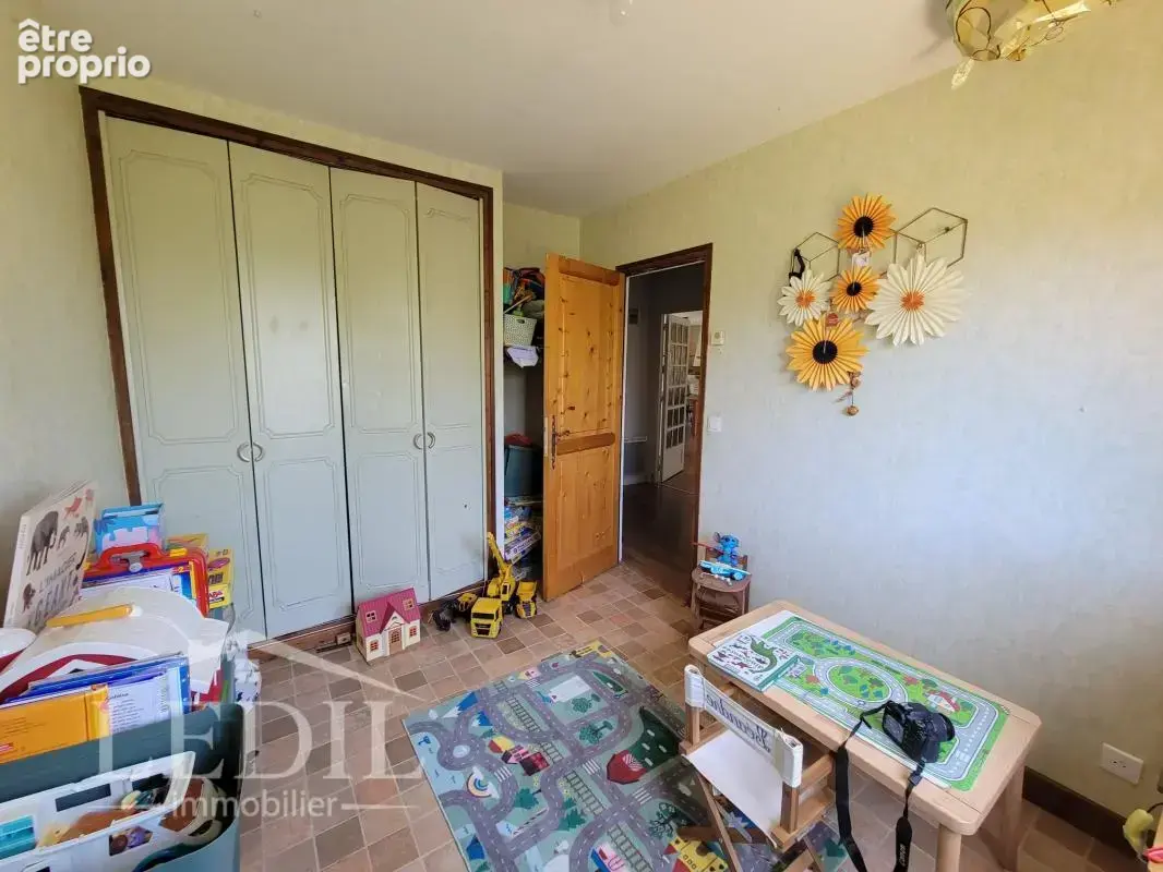 Maison lumineuse avec jardin arboré de 2 839 m² - photo 7