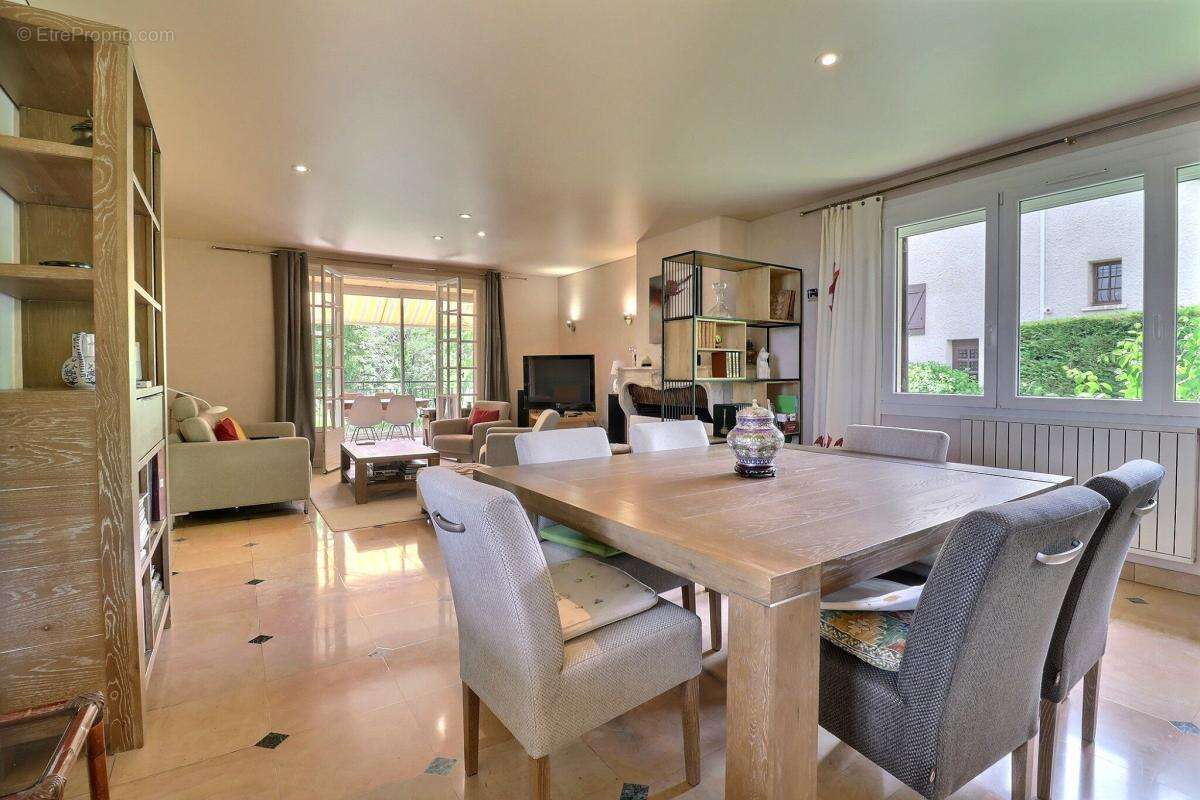 Entre vignes et panorama : belle propriété familiale, 5 chambres, jardin, terrasse et garage - photo 4