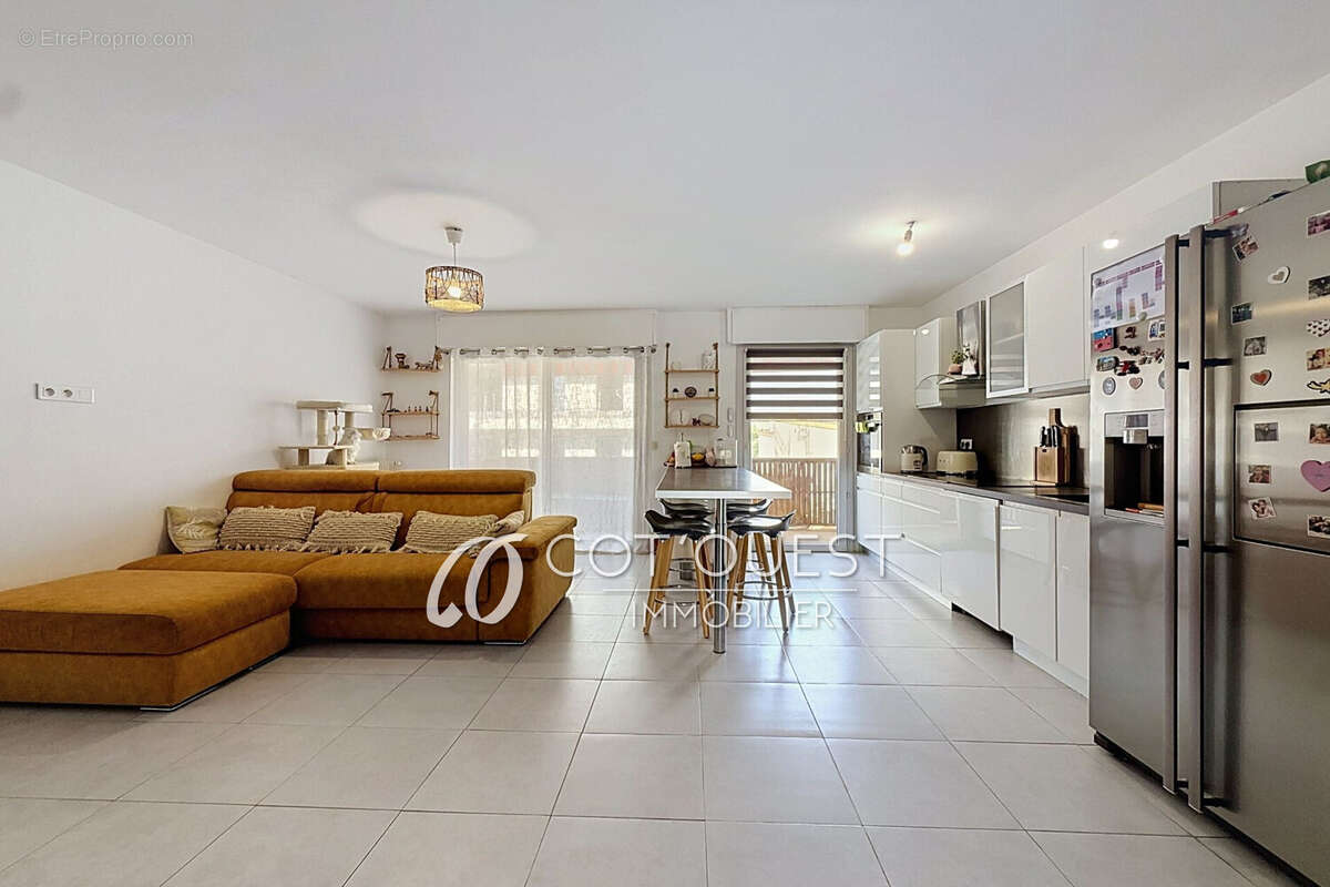 Appartement à SAINT-LAURENT-DU-VAR