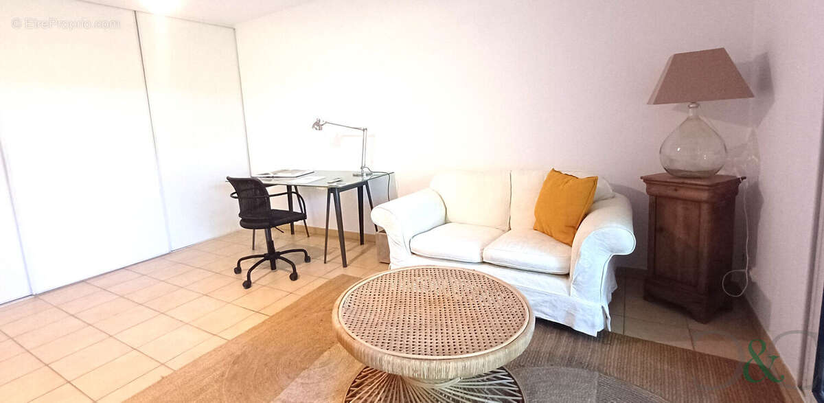 Appartement à BORMES-LES-MIMOSAS