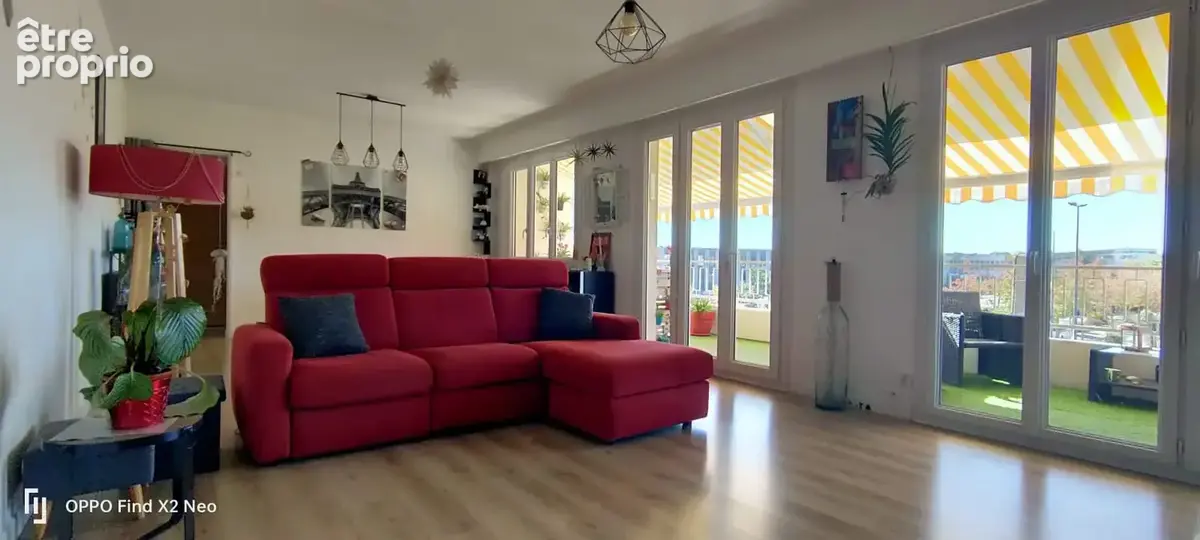 ANGERS Appartement  T4 avec garage 111 m2 , 3 chambres , 2 salles d'eau , cave , garage . - photo 3