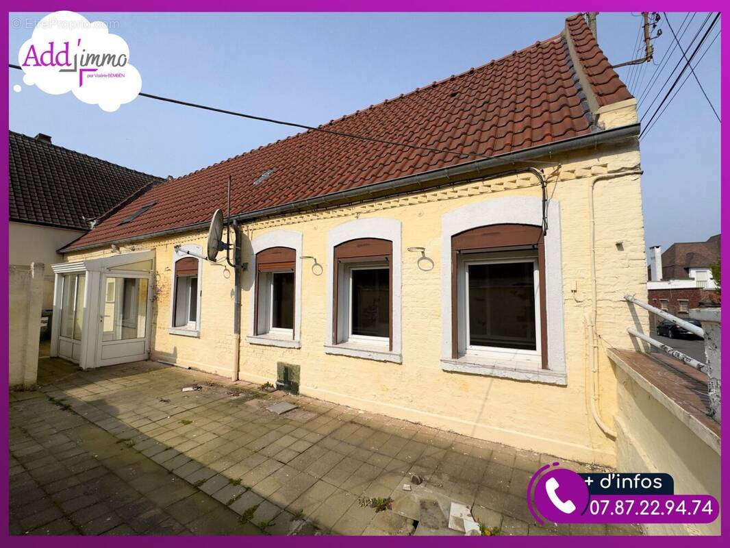 La façade de la maison depuis la cour - Maison à LALLAING