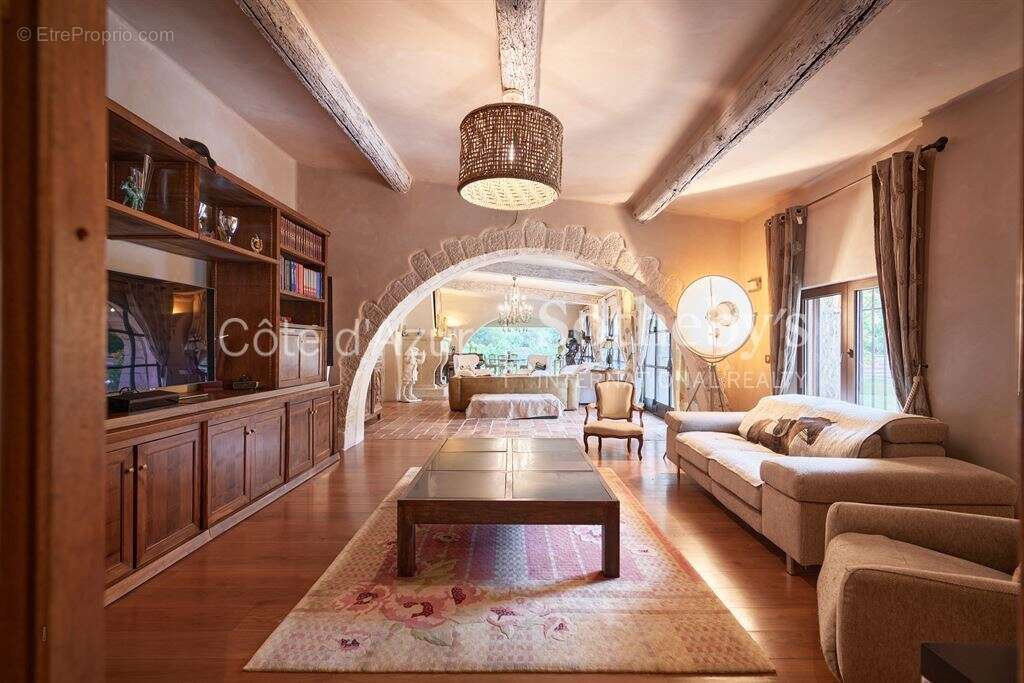 Maison à ROQUEFORT-LES-PINS