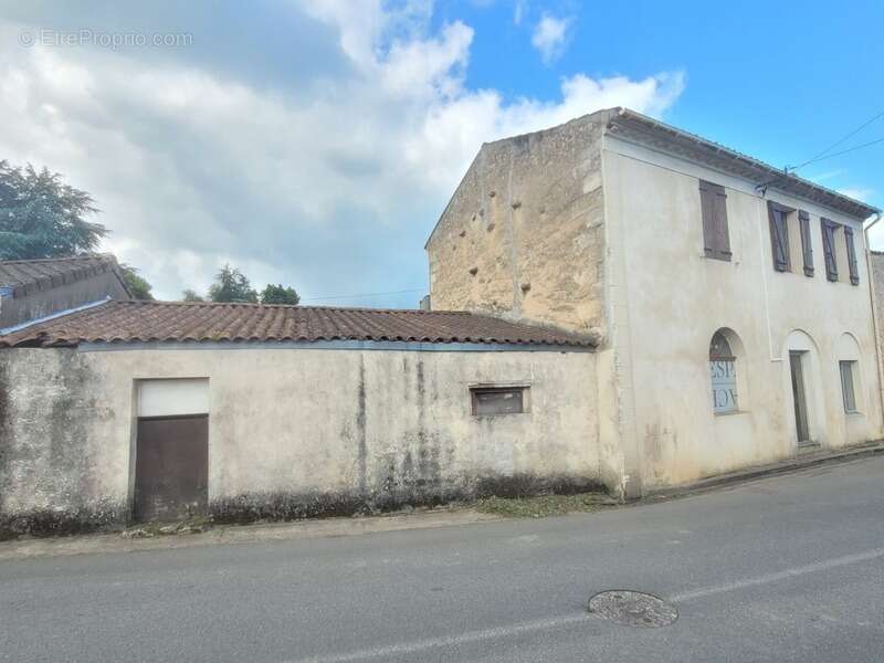 Maison à SAINT-ESTEPHE