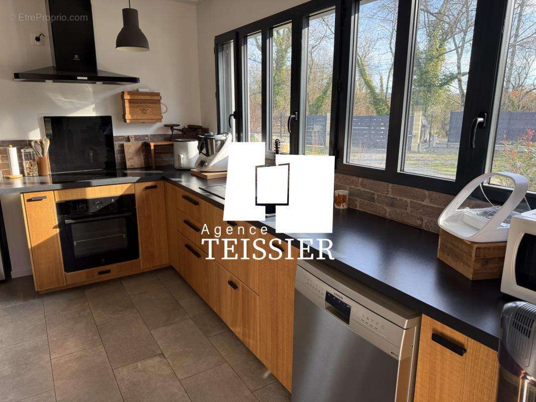 Maison à BERRIAS-ET-CASTELJAU