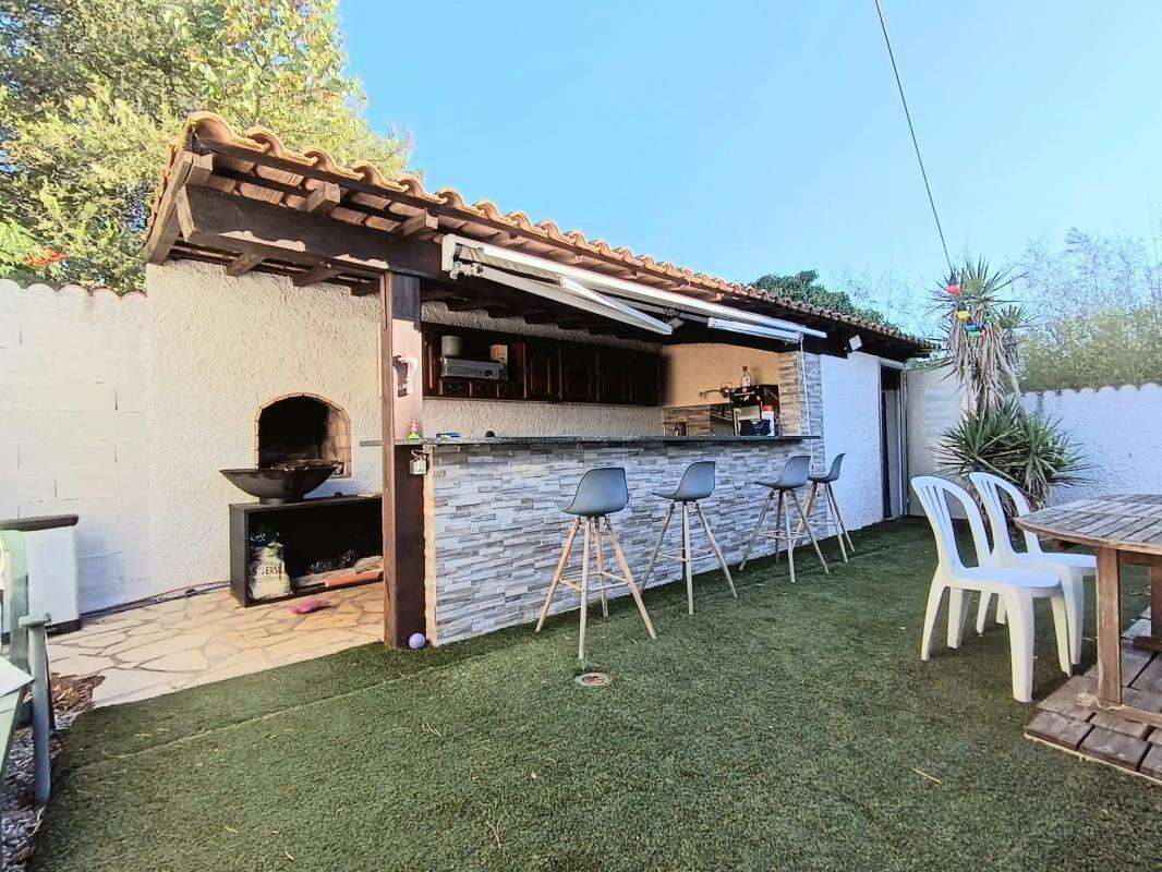 À Vendre : Garage piscine cuisine d'été extérieur de plus de 1100 m² + F3 - photo 5