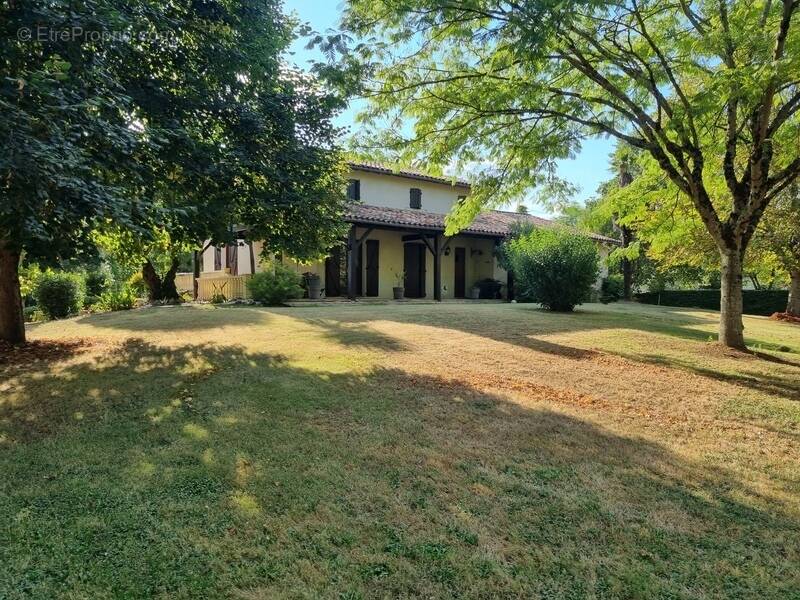 Maison à SAINTE-LIVRADE-SUR-LOT