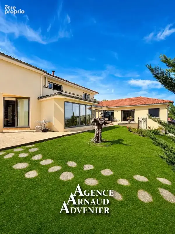 Photo Maison à Chateaugay au prix de 798 250€