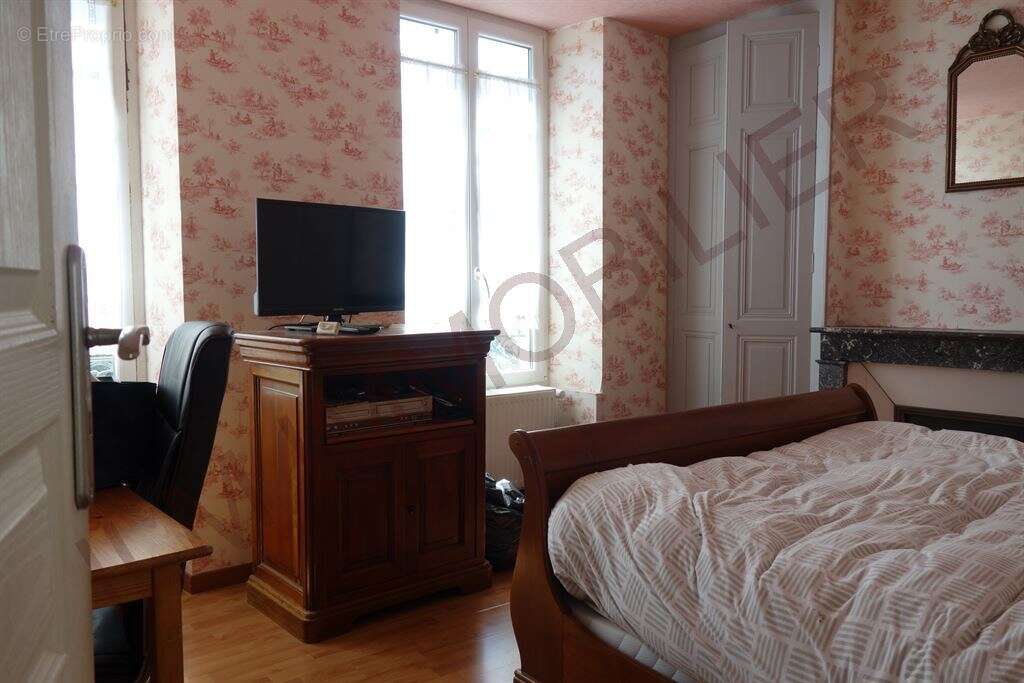 Saint-Florentin – Agréable propriété avec maison principale, maison d'amis et vaste jardin de plus de 1 000 m² - photo 9