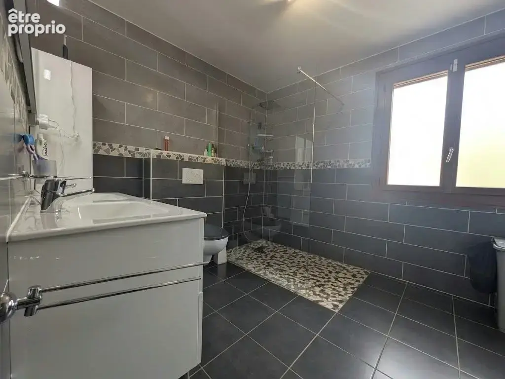 En exclusivité : Maison avec 6 chambres sur 1 750 m2 de terrain, commune très recherchée - photo 12