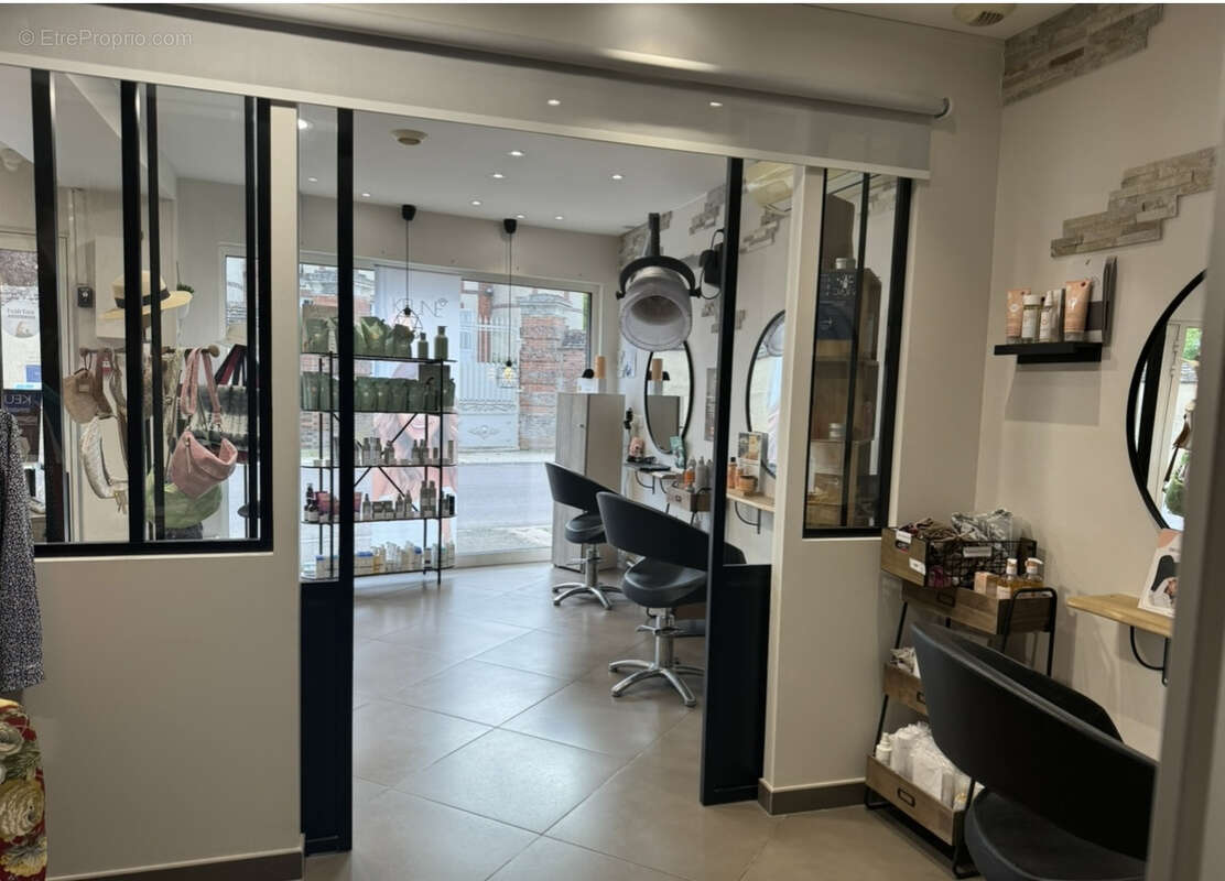 Commerce à THORIGNY-SUR-OREUSE