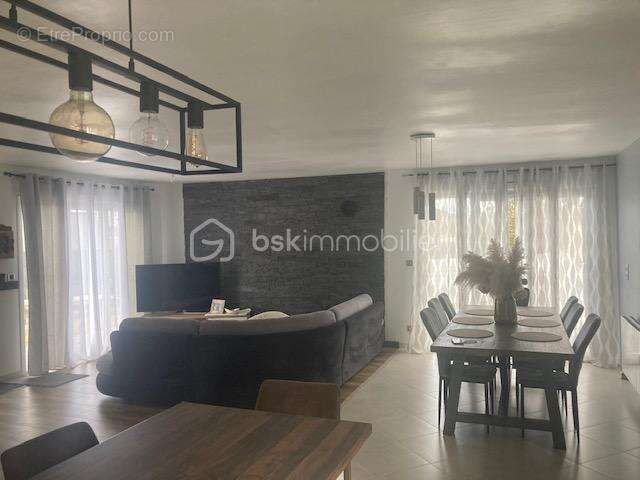 Maison à SAINT-FRAIMBAULT-DE-PRIERES