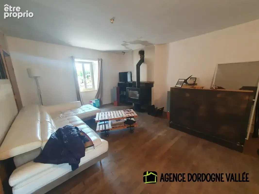 Maison de village en pierres avec terrain attenant de 2,5 ha, ruisseau, source et puits. - photo 5