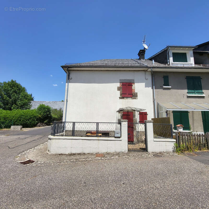 Maison en pierres avec grand garage vendue meublée - photo 7