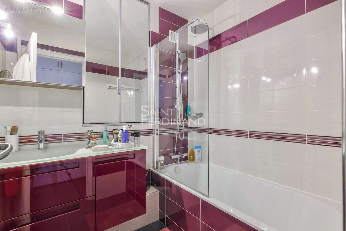 Appartement à PARIS-17E