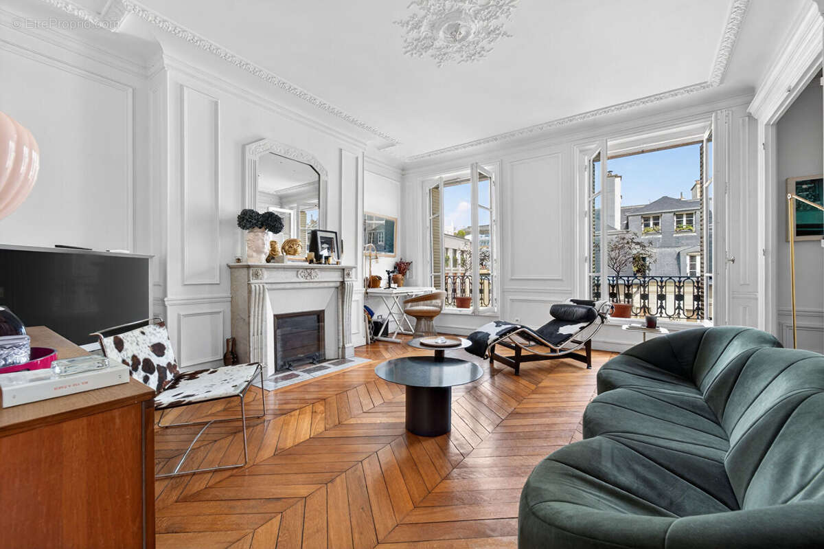 Appartement à PARIS-7E