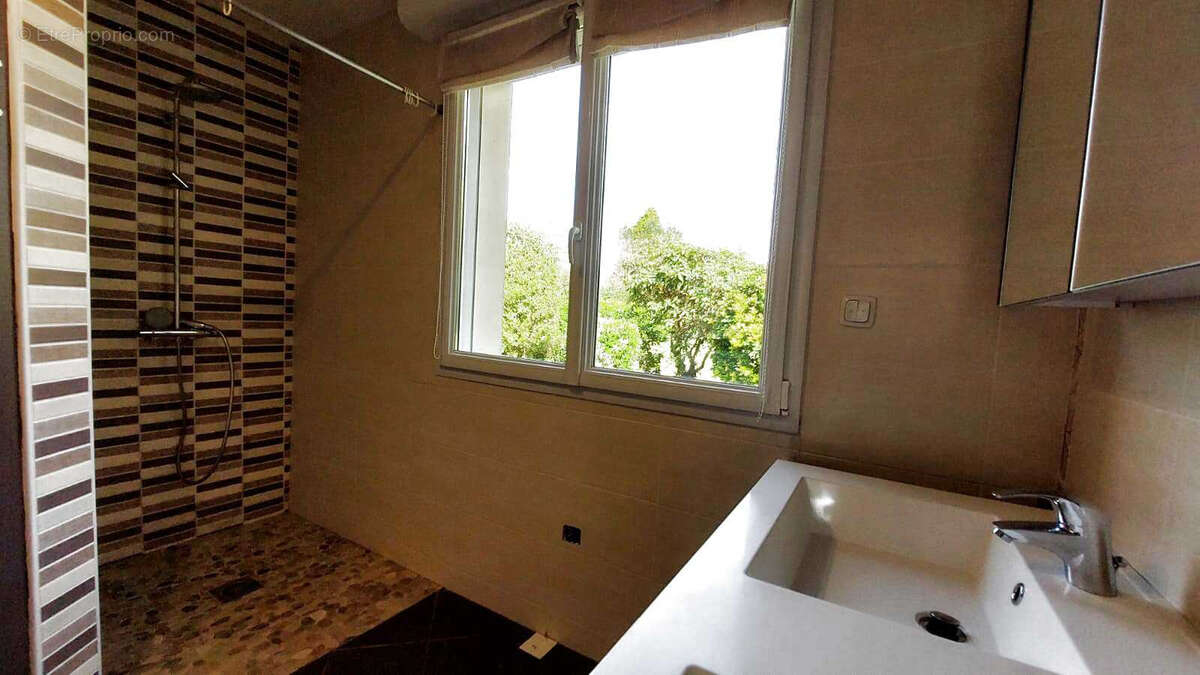 Maison à SAINT-THONAN